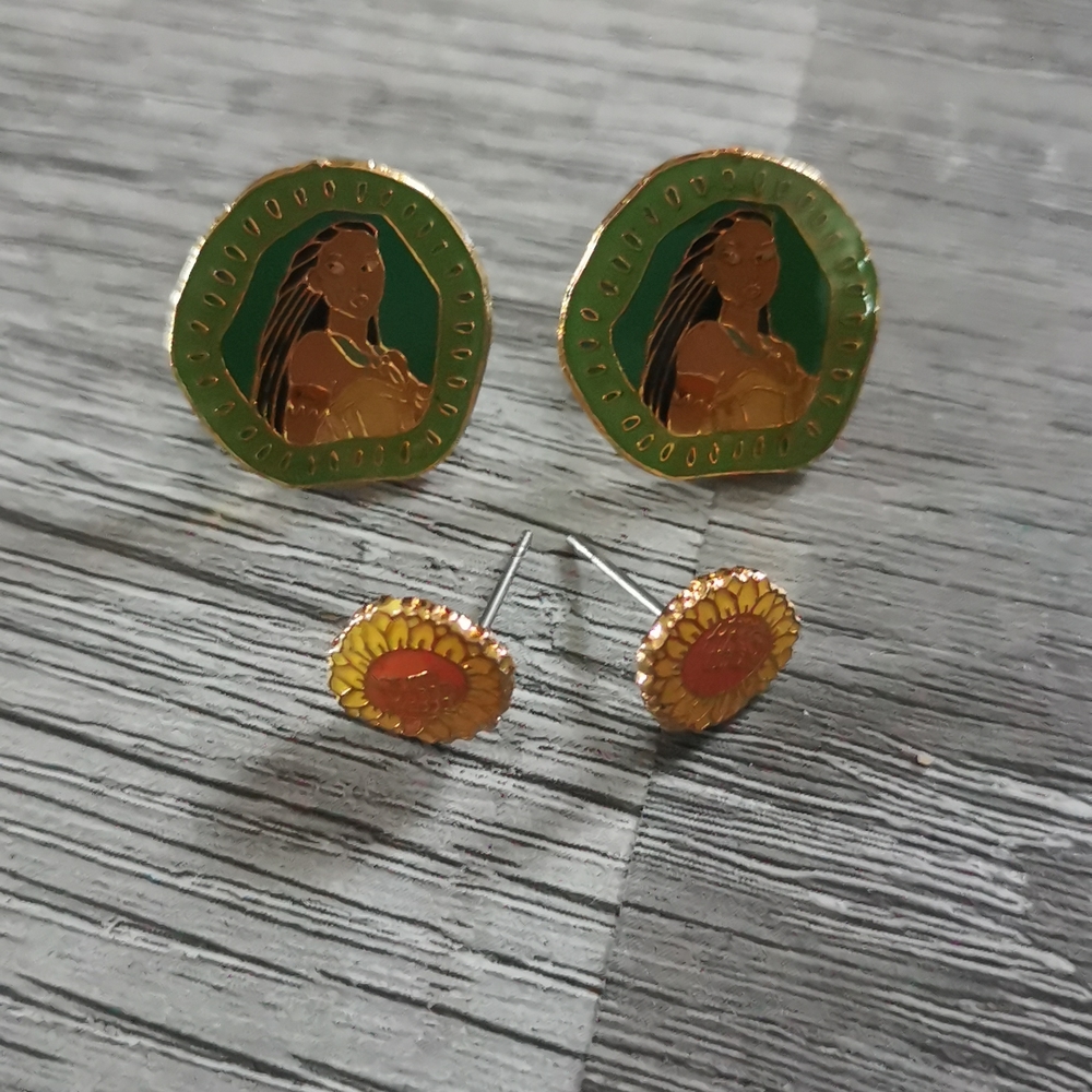 Disney Pocahontas Earrings - Picture 1 of 3
